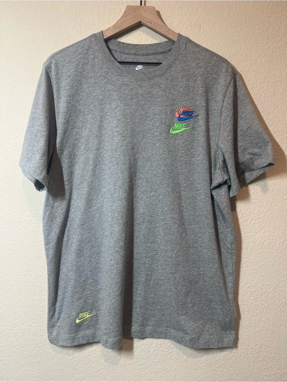 Nike Mens Short-Sleeve T-Shirt Large